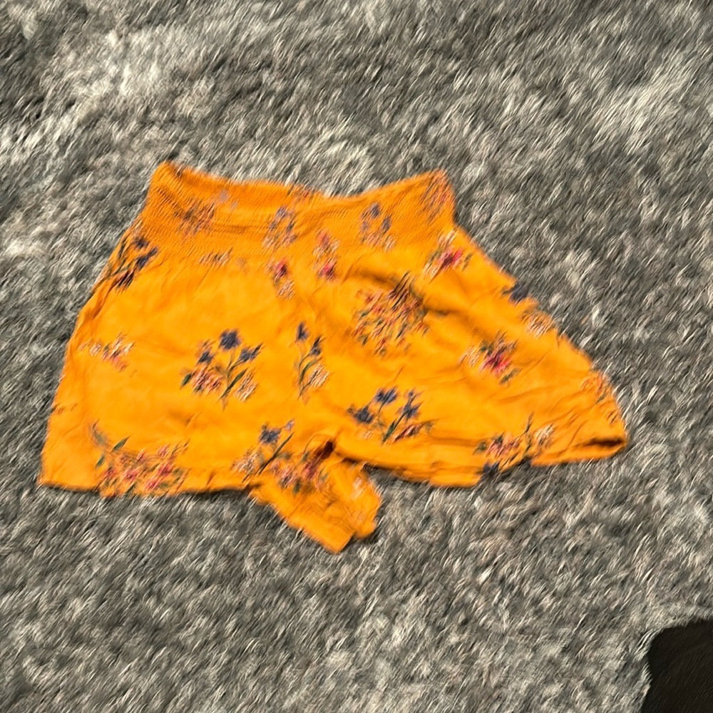 Angie’s shorts size M